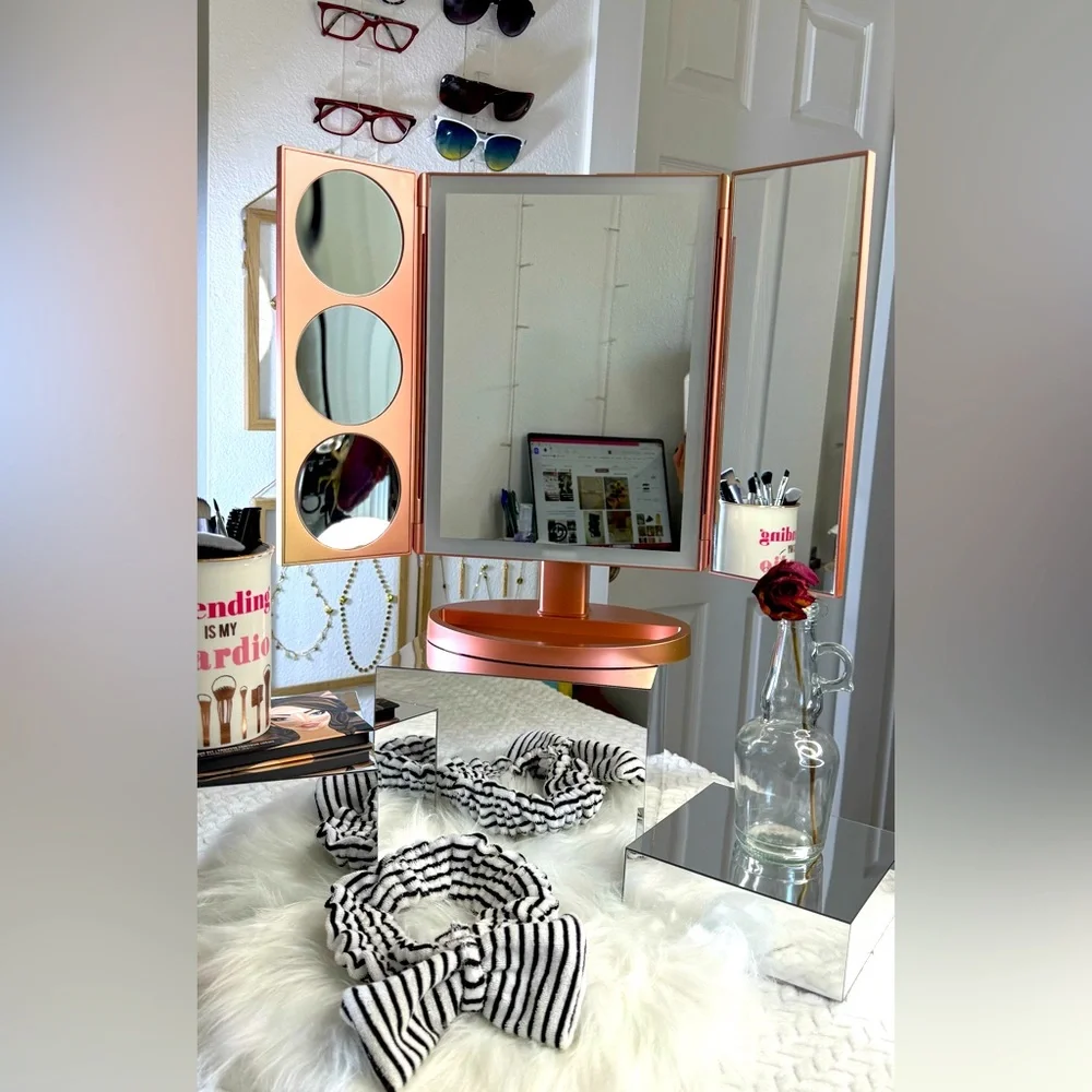 Mirrorvana Cosmetic Mirror